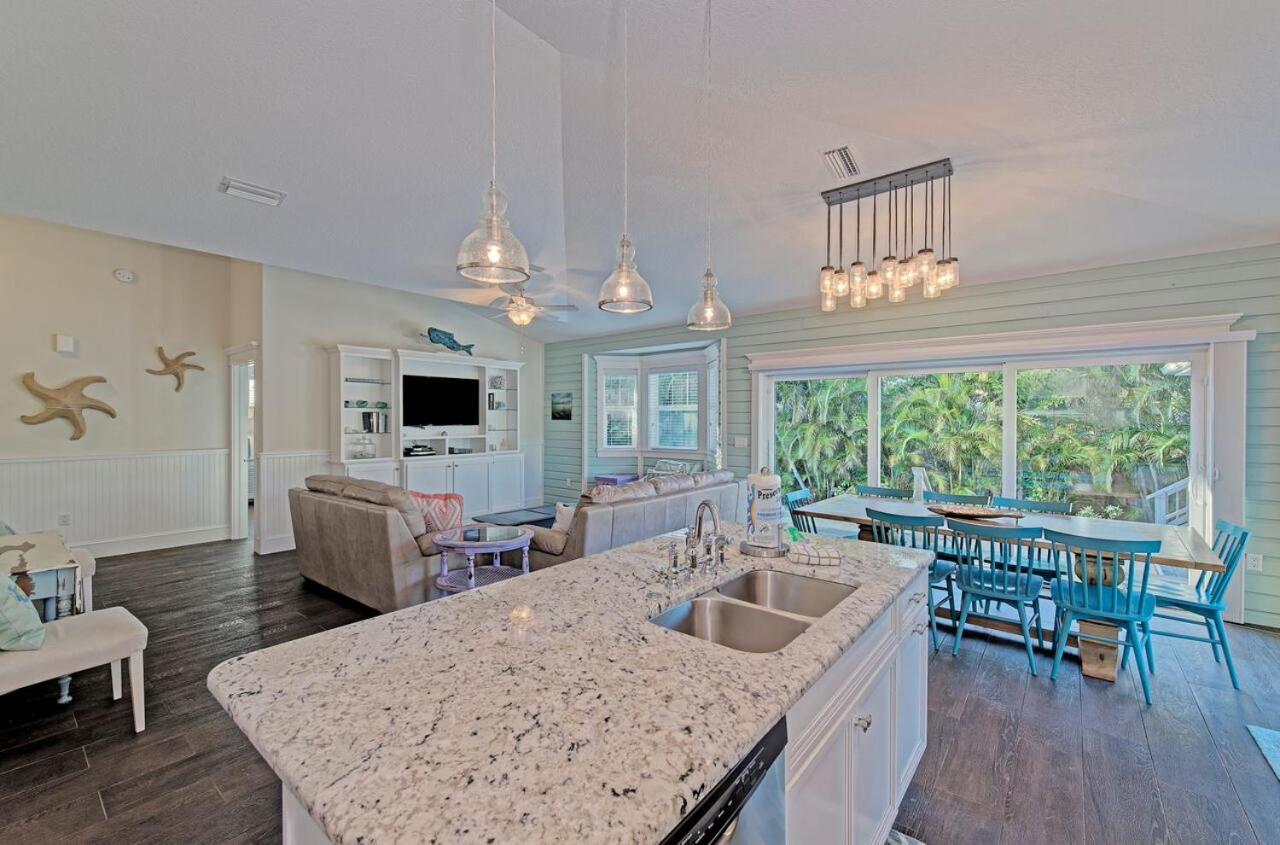 Mermaids Crossing By Beach Retreats Holmes Beach Exterior photo